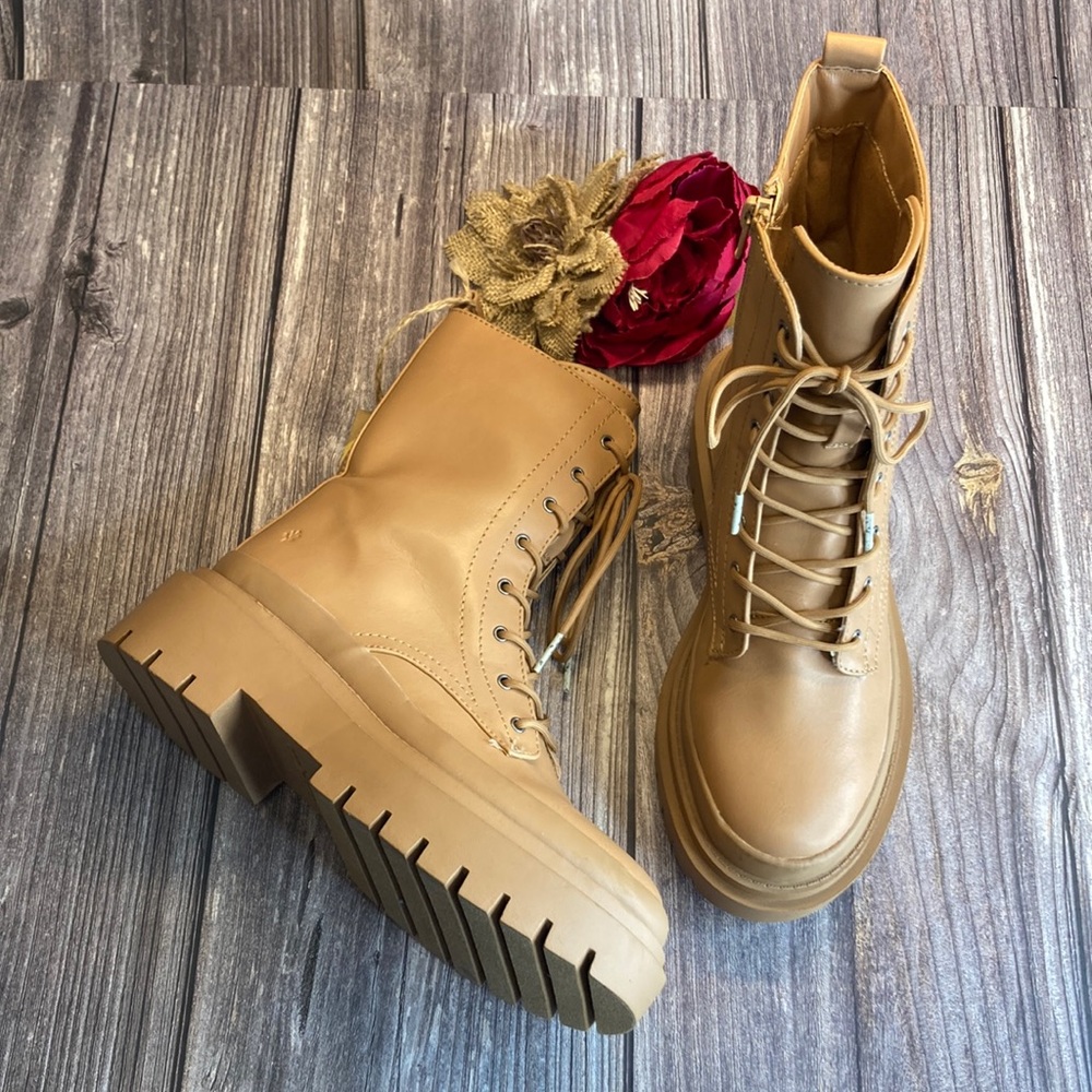 COOL PLANET Moss Tan Lace-Up Combat Booties 5.5M